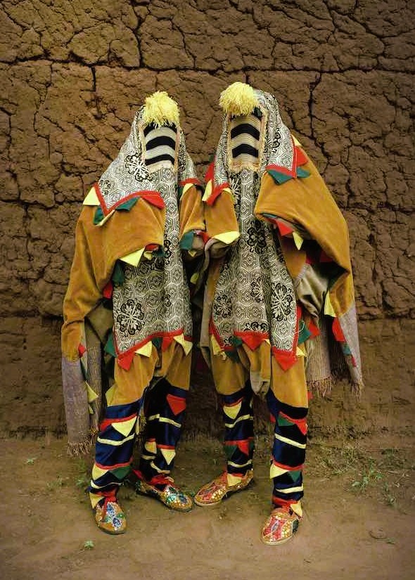 Jorubské masky Egungun (foto: ABORISADEADETONA, Wikimedia Commons, Creative Commons Attribution 4.0 International license).