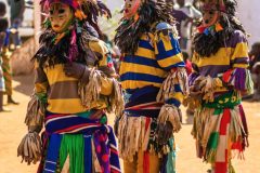 Tanečníci v obřadních maskách, Malawi (foto: Twiggalite, Wikimedia Commons,  Creative Commons Attribution-Share Alike 4.0 International license).