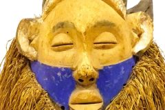 Tradiční konžská maska Zombo (foto: Daderot, Wikipedia Commons, volné dílo).