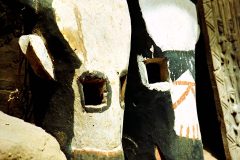 Dogonské masky (foto: Ondřej Havelka).