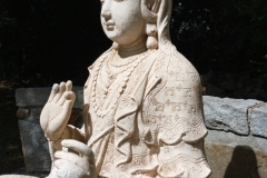 Socha-zenskeho-bodhisattvy-uzdraveni-a-soucitu-Kuan-Jin-detail