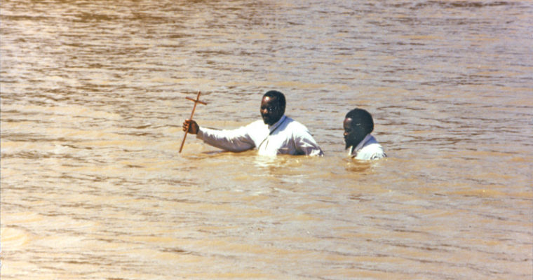 Tanzanie: Při křtu utonuli dva lidé