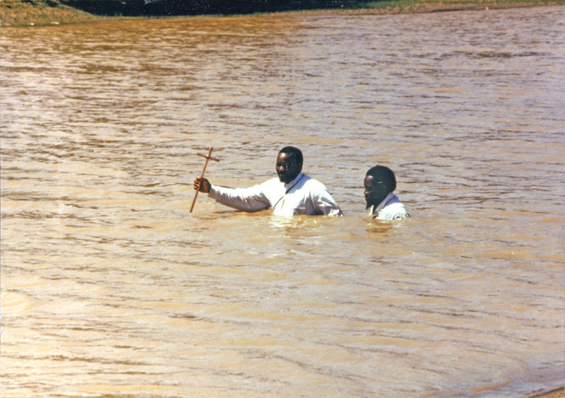 Tanzanie: Při křtu utonuli dva lidé