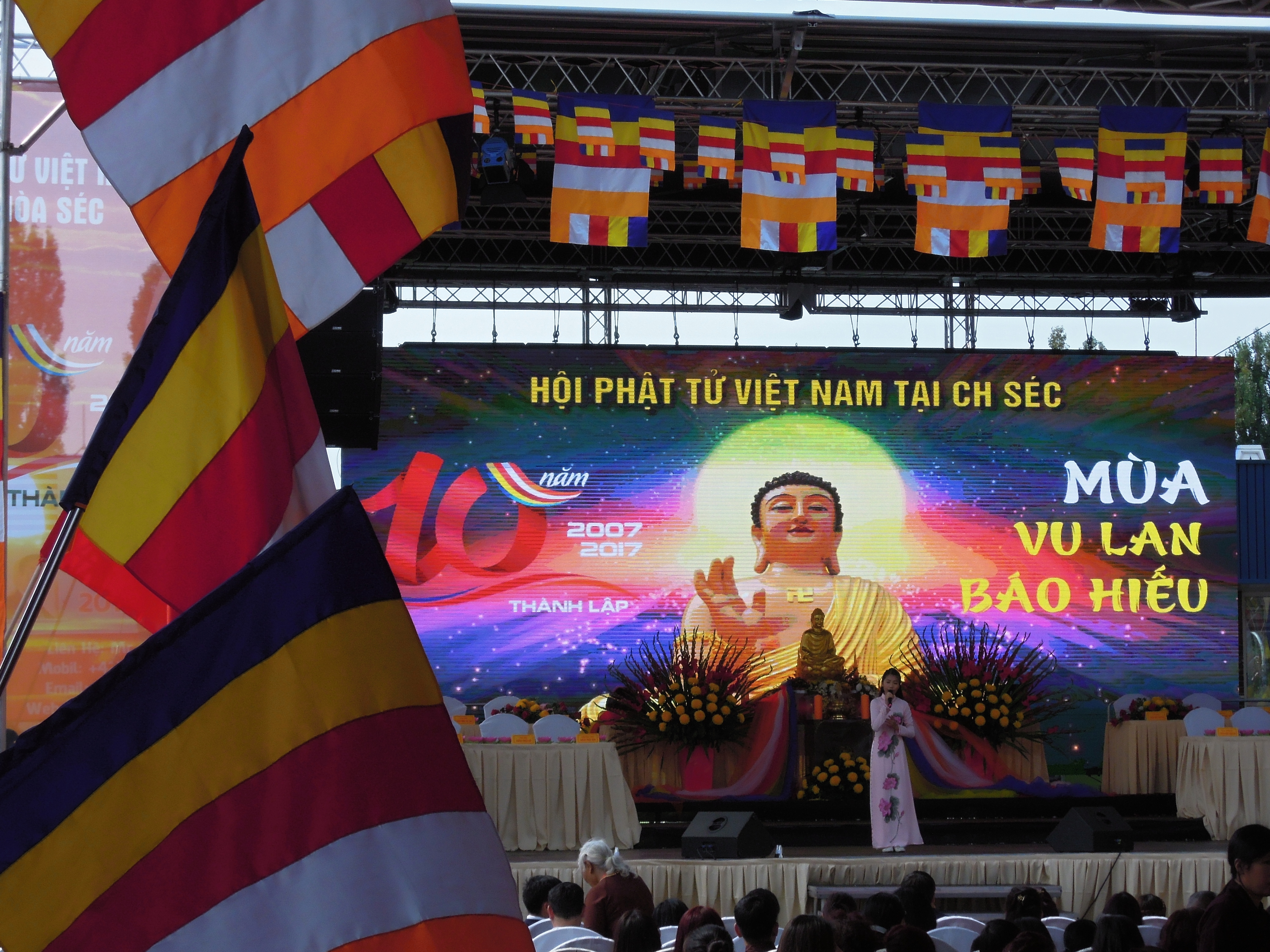 Pražští vietnamští buddhisté oslavili svátek Vu Lan Pražští vietnamští buddhisté oslavili svátek Vu Lan