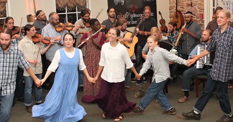 Evropský soud odmítl stížnost rodičů ze společenství Dvanáct kmenů