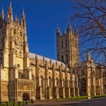 Postoj Britů k církvím: převažuje lhostejnost