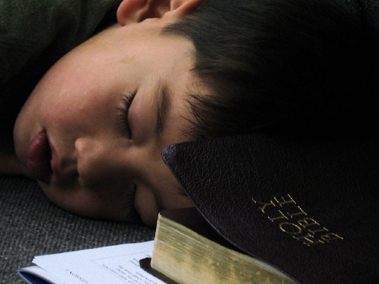 Věřícím se lépe spí, tvrdí američtí vědci Věřícím se lépe spí, tvrdí američtí vědci