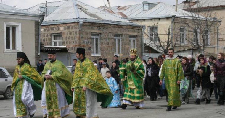Pravoslavní v Jižní Osetii mezi Tbilisi a Moskvou, řecký biskup přišel o pas