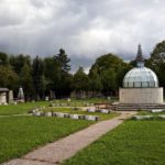 Muslimské a buddhistické hřbitovy