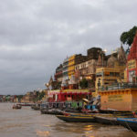 Hindustičtí duchovní proti „znesvěcování“ řeky Gangy