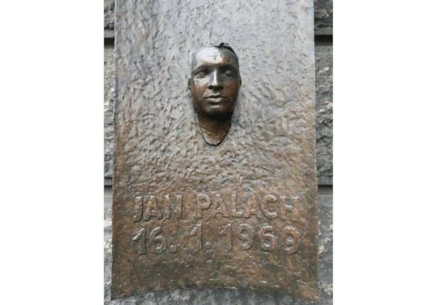 Dnešní výročí sebeoběti Jana Palacha: rozhovor s&nbsp;jeho farářem