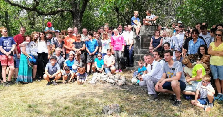 Setkání mormonů na Kněží hoře u Karlštejna: oslavy 90. výročí mormonské misie v Česku