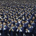 V církvi Sinčchondži promovalo 100 tisíc absolventů biblického kursu