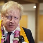 Boris Johnson v chrámu hnutí Hare Krišna