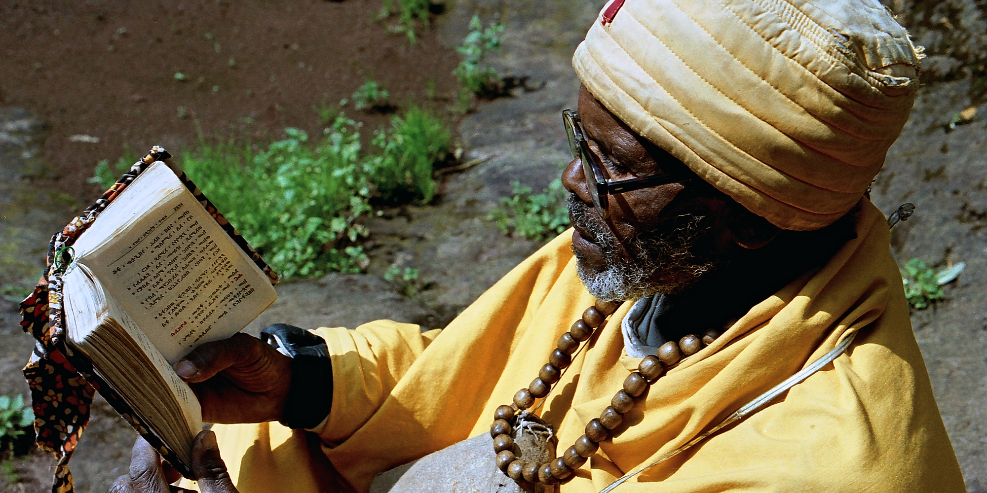 Etiopská Lalibela: kostely zapuštěné v&nbsp;zemi a svatí muži v&nbsp;růžových dekách