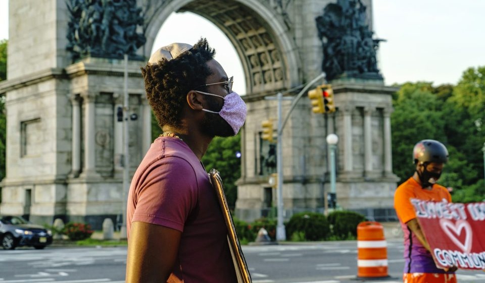 Hadždž v autě a Tiš’a be’av o rasové nerovnosti