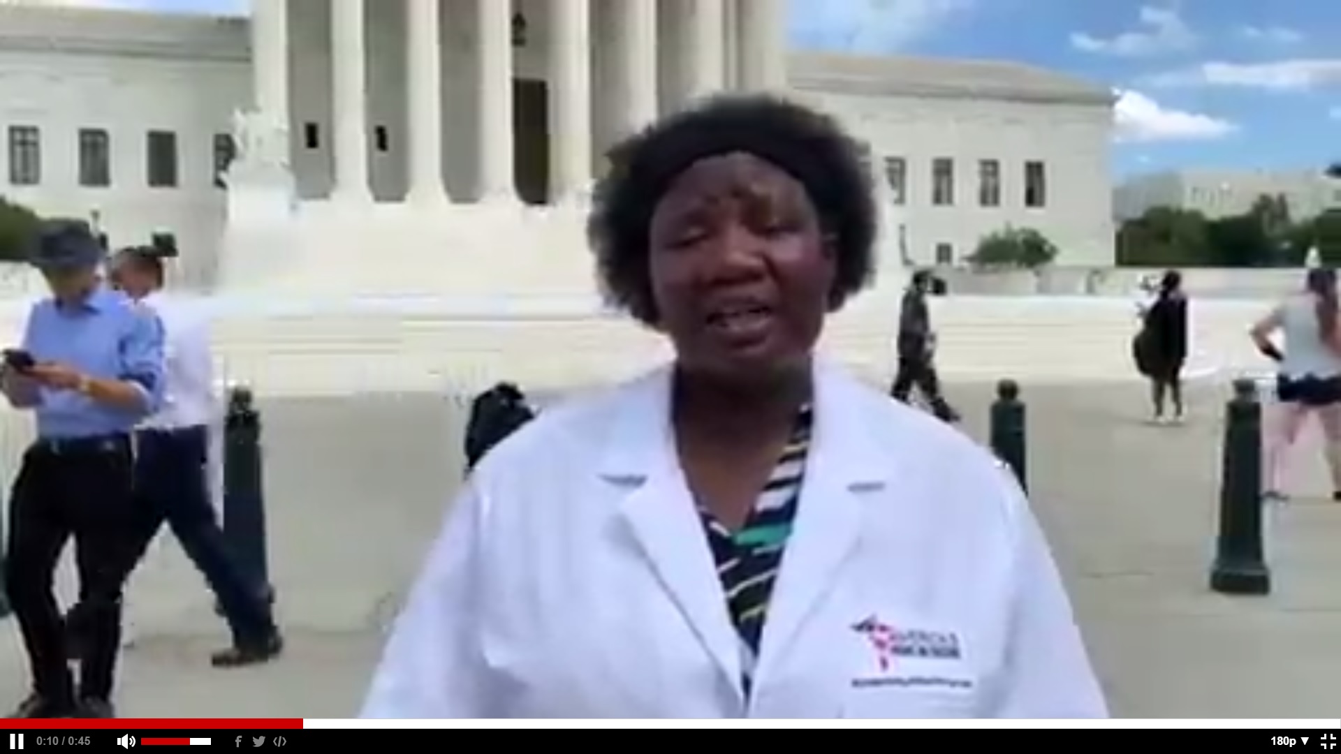 Démoni, nemoci, Stella Immanuelová a Donald Trump