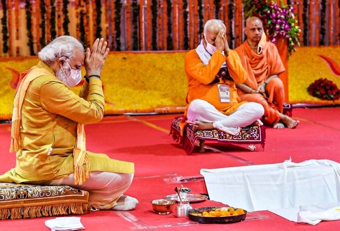 Indický premiér včera položil základní kámen Rámova chrámu