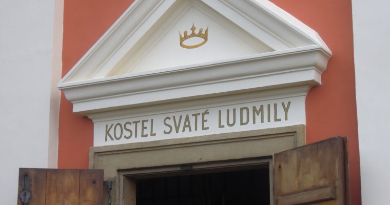 Náboženství na cestách: za svatou Ludmilou na Tetíně Náboženství na cestách: za svatou Ludmilou na Tetíně