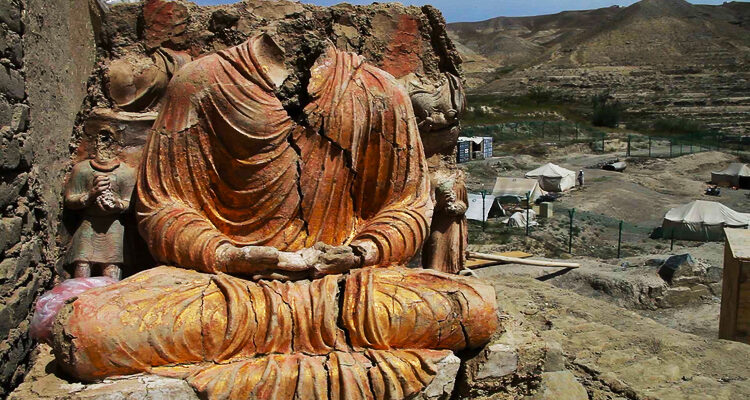 Afghánský paradox: Talibánci chrání terakotové Buddhy v údolí Mes Ajnak