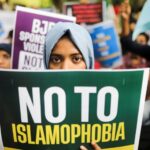 Po náboženských nepokojích jsou v Novém Dillí bořeny muslimské obchody