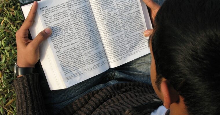 V USA výrazně poklesl počet čtenářů Bible
