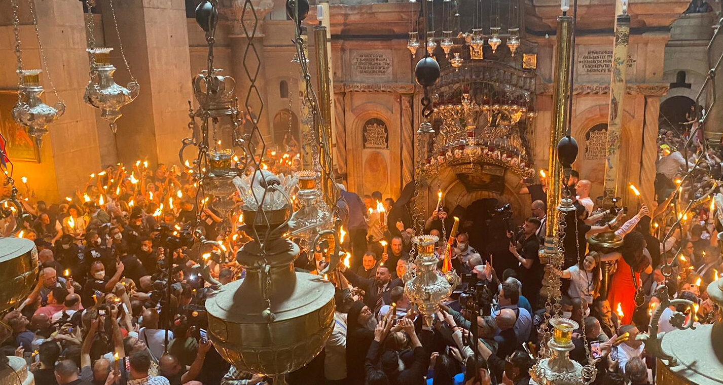 Svatý oheň v Jeruzalémě stále posiluje víru i pochybnosti Svatý oheň v Jeruzalémě stále posiluje víru i pochybnosti