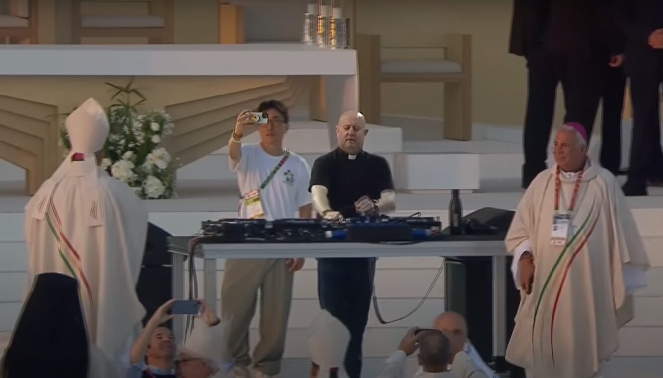 37. Světové dny katolické mládeže: bohoslužbu s papežem zahajoval DJ kněz 37. Světové dny katolické mládeže: bohoslužbu s papežem zahajoval DJ kněz