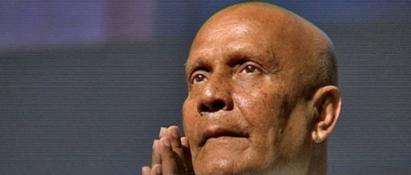 Se Šrí Činmojem na ramenou