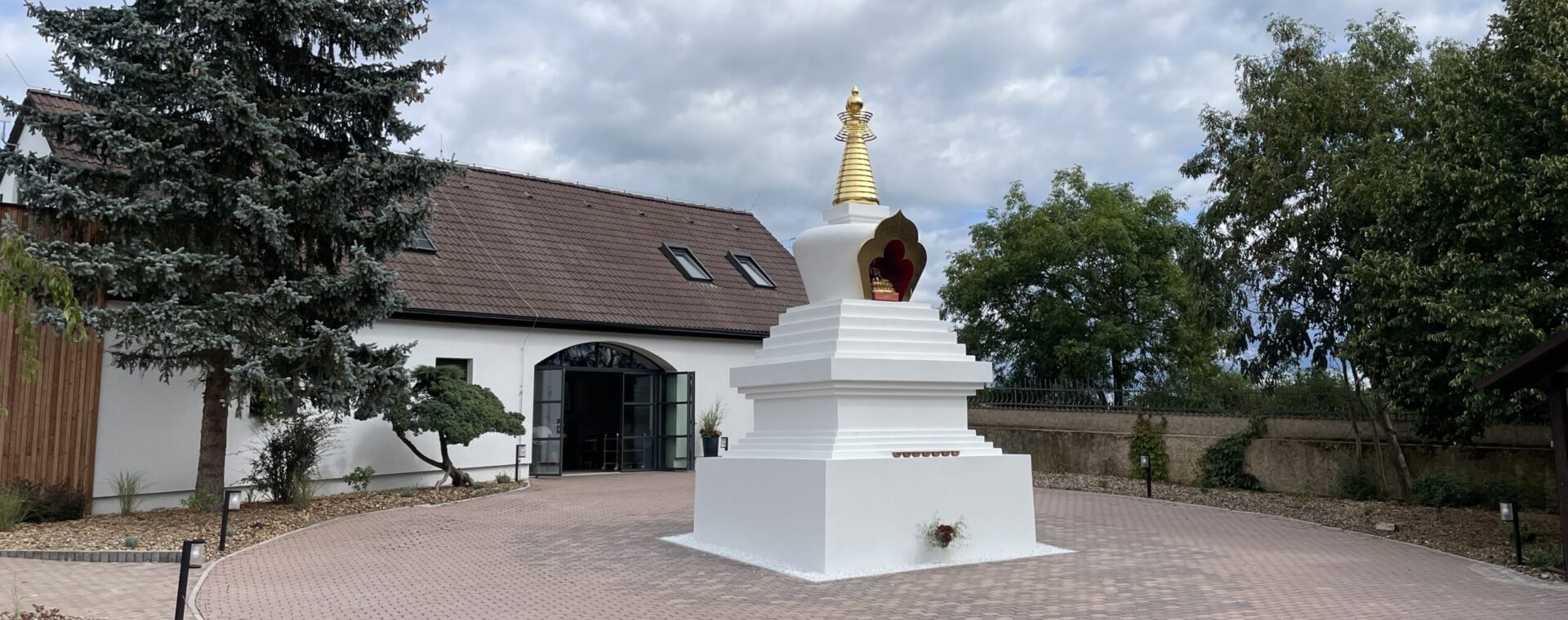 Nová stúpa v Česku a služba „Stúpa Lokátor“ Nová stúpa v Česku a služba „Stúpa Lokátor“