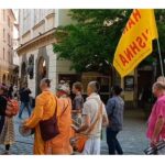 Náboženství na cestách: Náboženství cestují také k nám.