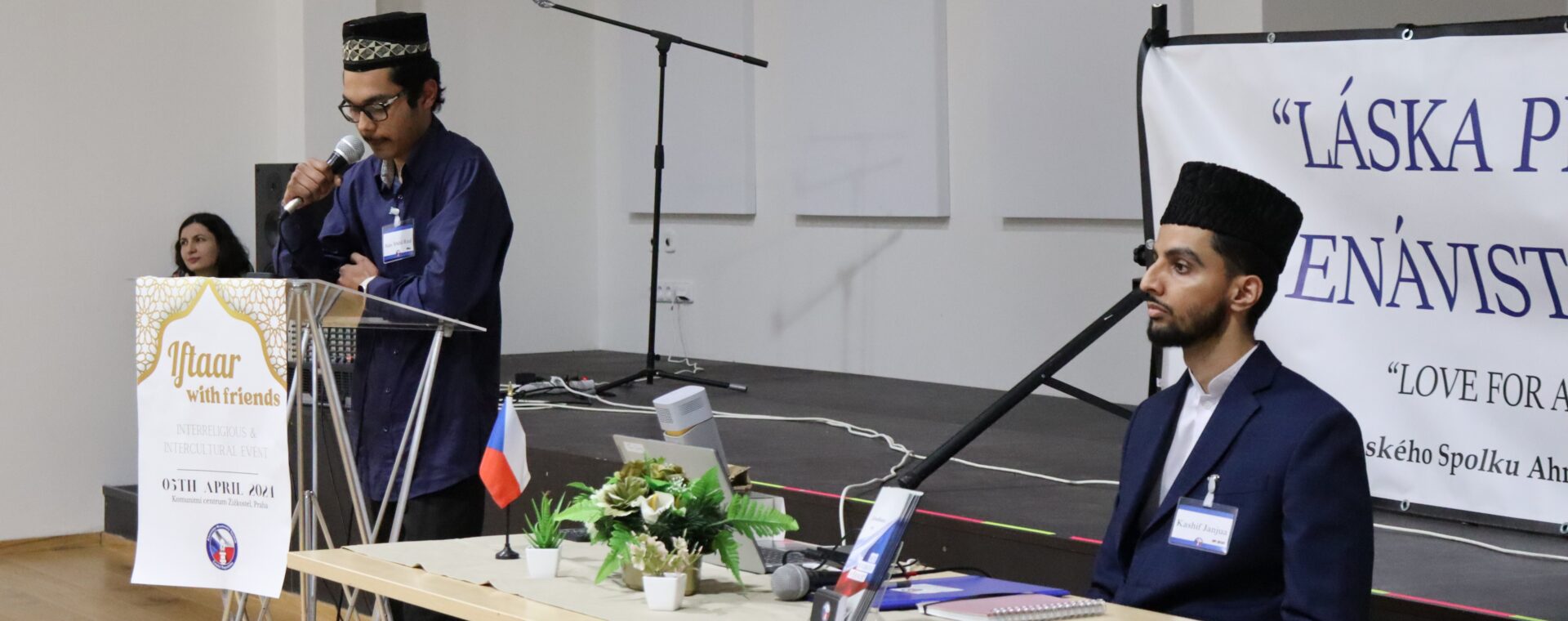 Ahmadijskí moslimovia v Českej republike slávili iftar spolu s hosťami z medzináboženskej komunity