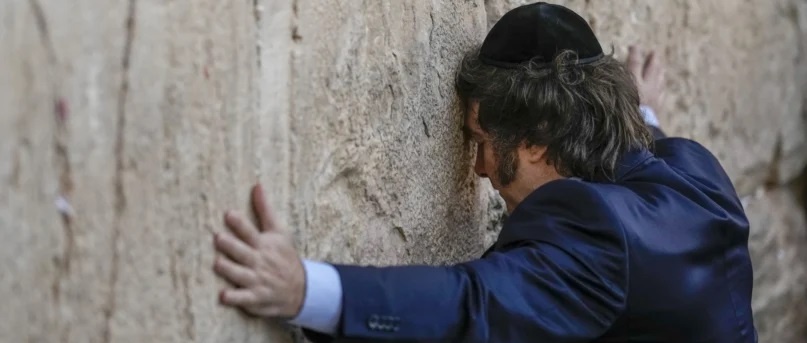 Argentinský prezident Javier Milei překvapuje i svým náboženstvím