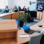 Tibetanisté a buddhologové, spojte se!