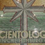 Náboženství na cestách: scientologické centrum v Hamburku