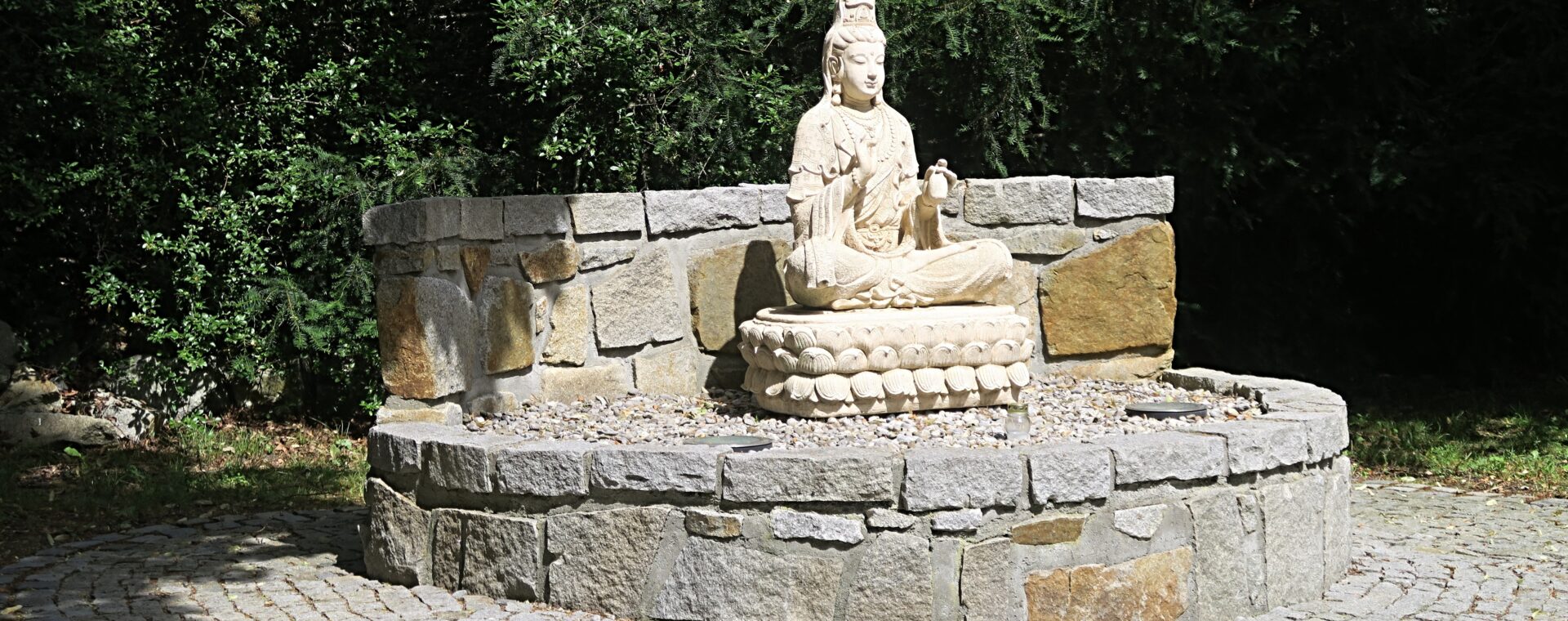 Náboženství na cestách: buddhistické umění a meditační zahrada v Třeboni