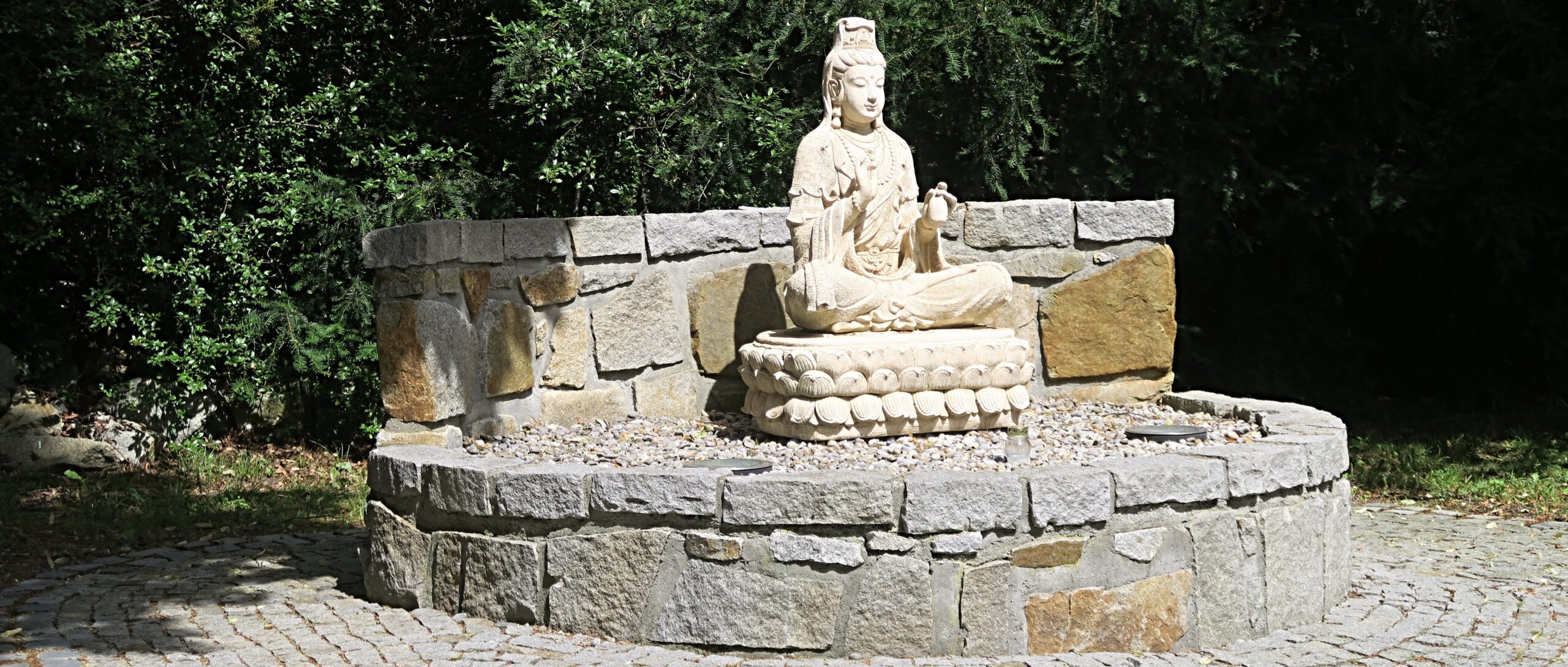 Náboženství na cestách: buddhistické umění a meditační zahrada v Třeboni