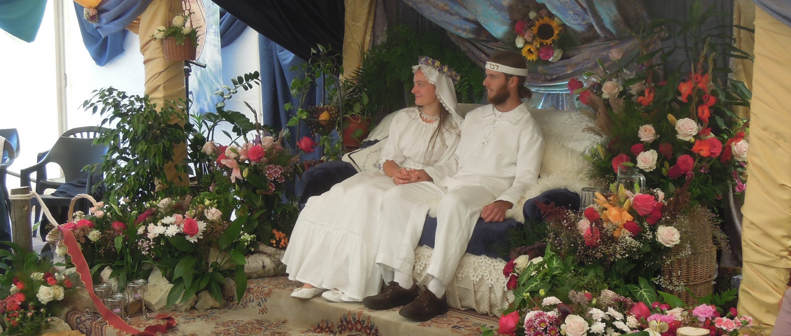 Svatba ve společenství Dvanáct kmenů: podobenství o tom, jak to je a co přijde Svatba ve společenství Dvanáct kmenů: podobenství o tom, jak to je a co přijde