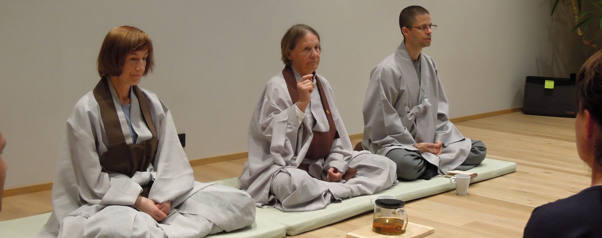 „Silná praxe přinese radost.“ – V Praze měla „řeč dharmy“ zenová mistryně Soeng Hyang