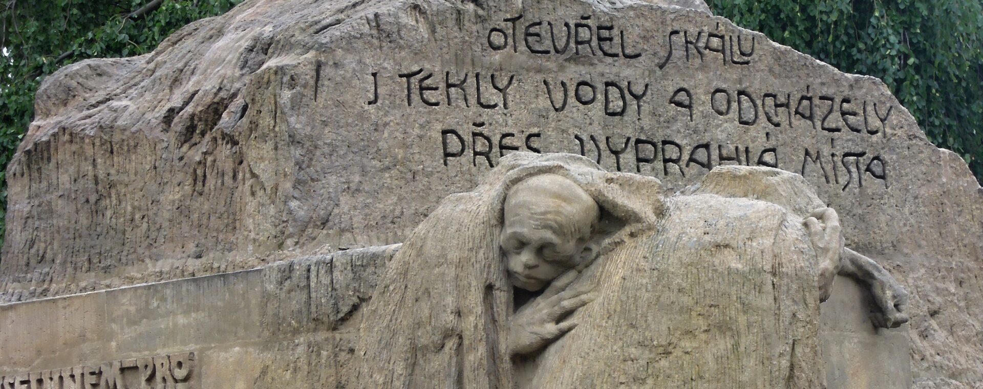 Jako první byla Husova socha od Ladislava Šalouna odhalena v Hořicích Jako první byla Husova socha od Ladislava Šalouna odhalena v Hořicích