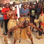 Náboženství nigerijských Efíků – očistné obřady, magické masky a obětování albínů