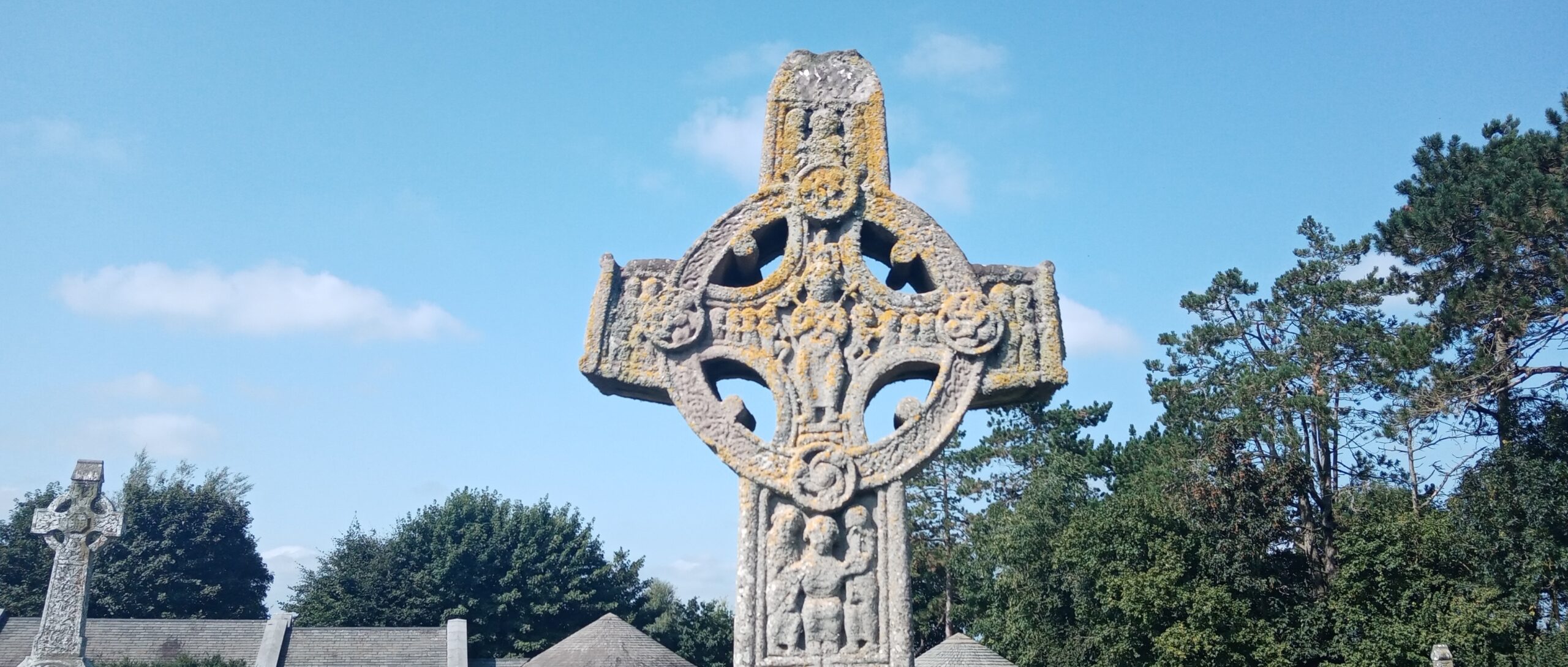 Náboženství na cestách: zřícený klášter Clonmacnoise Náboženství na cestách: zřícený klášter Clonmacnoise
