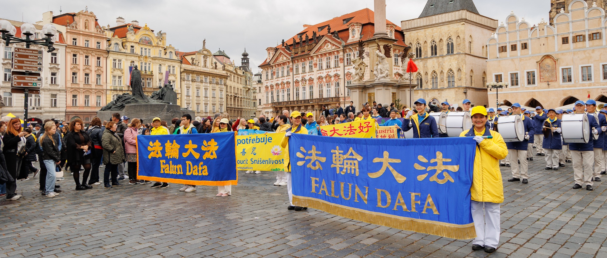 Letošní pochod zdůraznil nadnárodní charakter pronásledování hnutí Fa-lun-kung Letošní pochod zdůraznil nadnárodní charakter pronásledování hnutí Fa-lun-kung