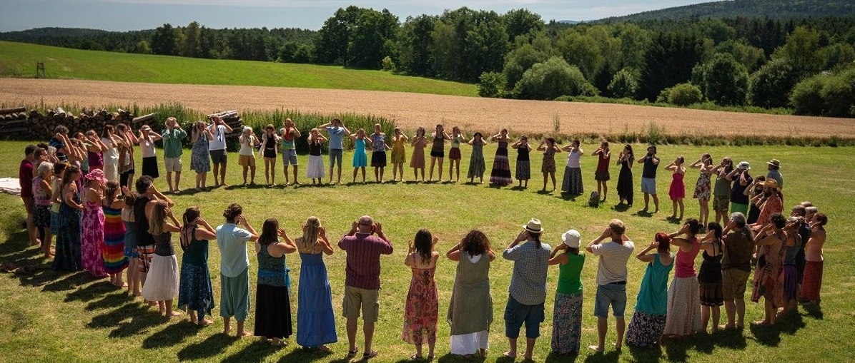 „Místo pro Boha, místo pro všechny“ – vychází Dingir s tématem „Posvátný prostor“ „Místo pro Boha, místo pro všechny“ – vychází Dingir s tématem „Posvátný prostor“